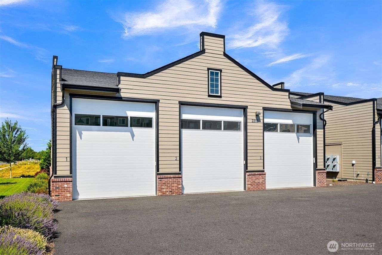 2203 Mercedes Drive , Unit 1, Lynden, WA 98264