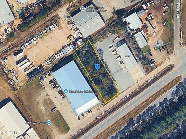 6601 Service Drive, Moss Point, MS 39563