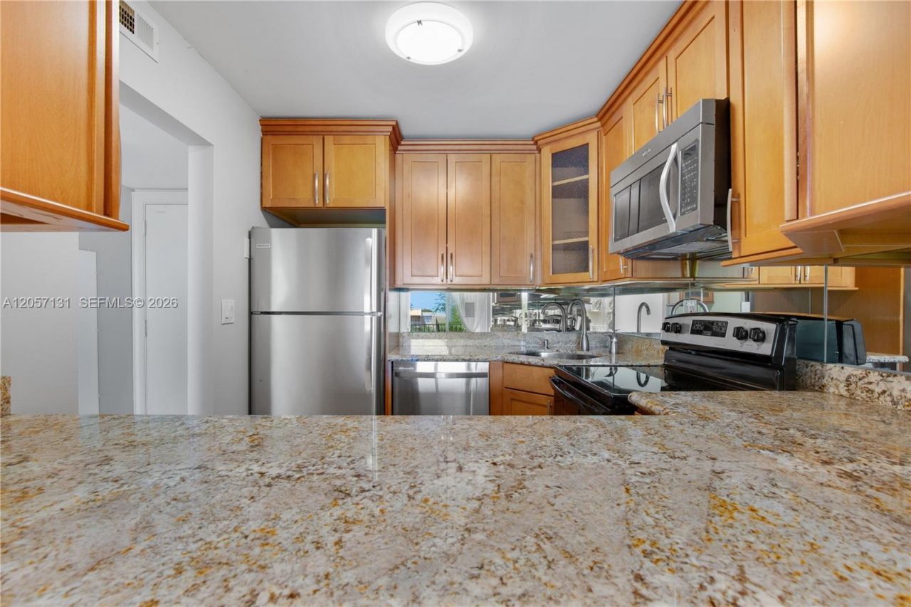 13120 SW 92nd Ave , Unit B-409, Miami, FL 33176 Photo