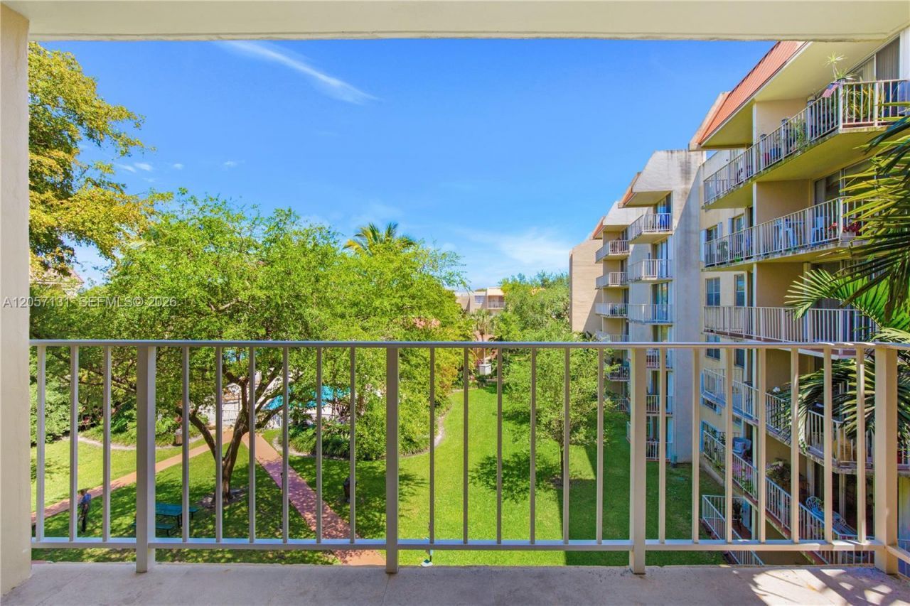 13120 SW 92nd Ave , Unit B-409, Miami, FL 33176 Photo
