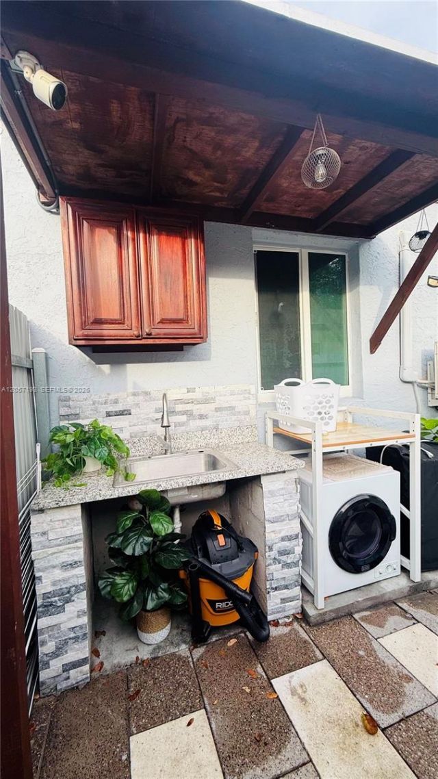 1558 NW 103rd St , Unit Efficiency, Miami, FL 33147 Photo