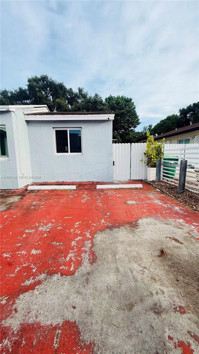1558 NW 103rd St , Unit Efficiency, Miami, FL 33147 Photo