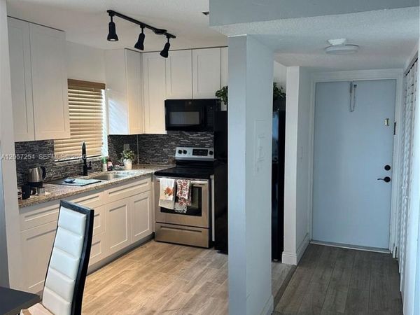 3048 E Sunrise Lakes Dr, Unit 421, Sunrise, FL 33322
