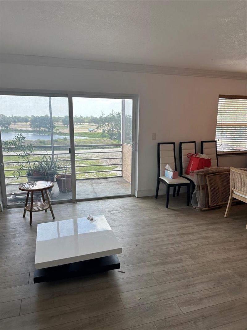 3048 E Sunrise Lakes Dr, Unit 421, Sunrise, FL 33322 Photo