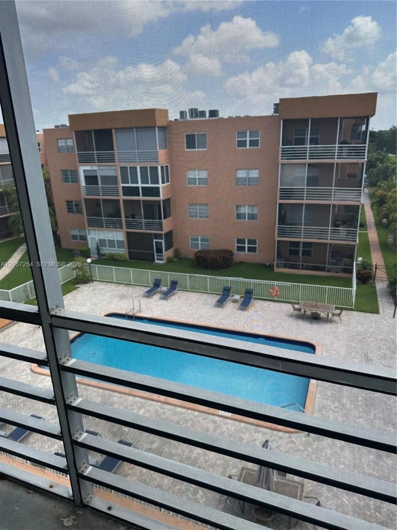 3048 E Sunrise Lakes Dr, Unit 421, Sunrise, FL 33322 Photo