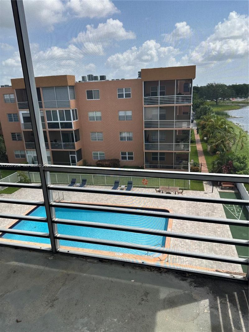 3048 E Sunrise Lakes Dr, Unit 421, Sunrise, FL 33322 Photo