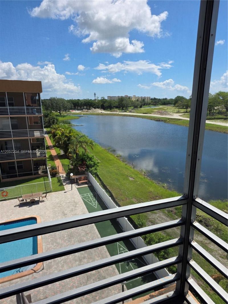 3048 E Sunrise Lakes Dr, Unit 421, Sunrise, FL 33322 Photo