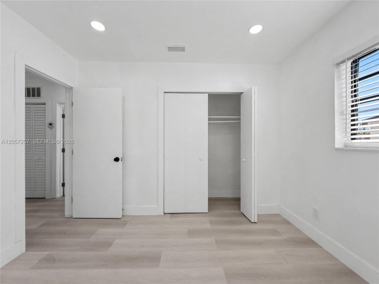 15694 NE 10th Ct , North Miami Beach, FL 33162 Photo