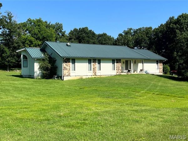 1 Country Life , Defiance, MO 63341
