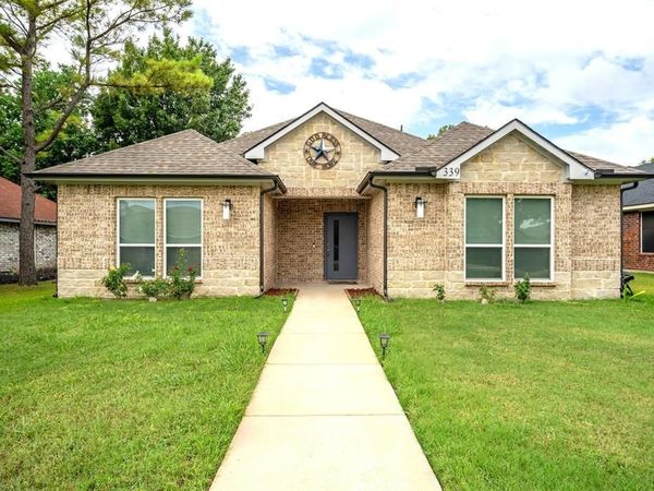 339 S Stewart Avenue , Lancaster, TX 75146