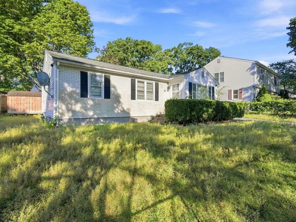 74 Leatherleaf Dr, Springfield, MA 01109