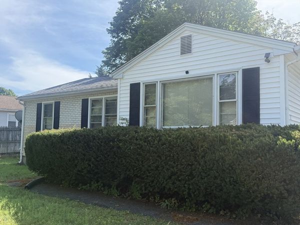 74 Leatherleaf Dr, Springfield, MA 01109