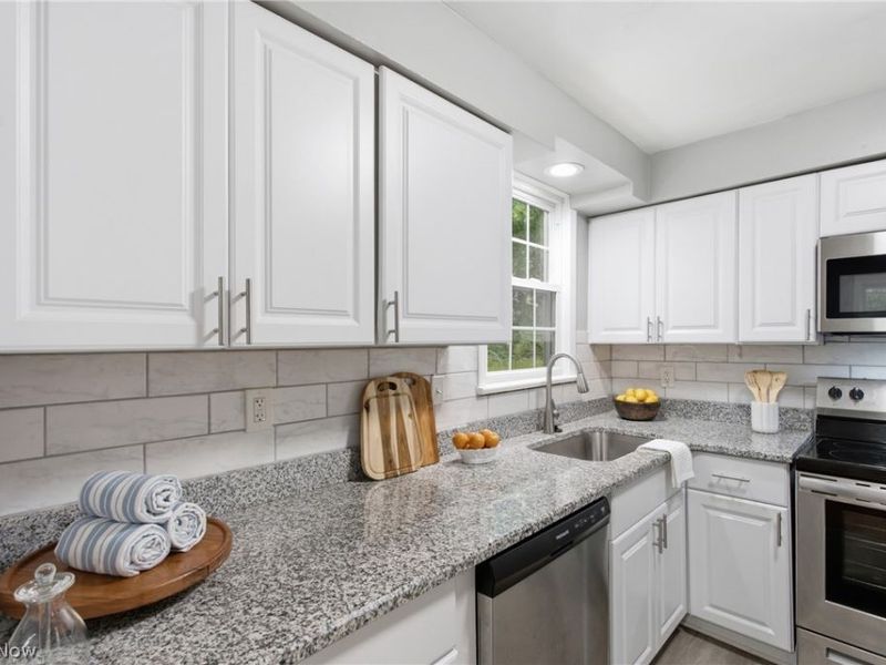 3556 Meadowbrook Boulevard , Cleveland Heights, OH 44118 Photo 7