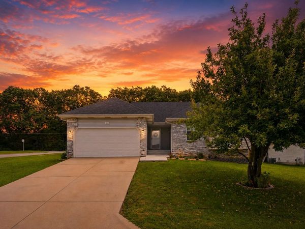 968 S Redwood Street , Nixa, MO 65714