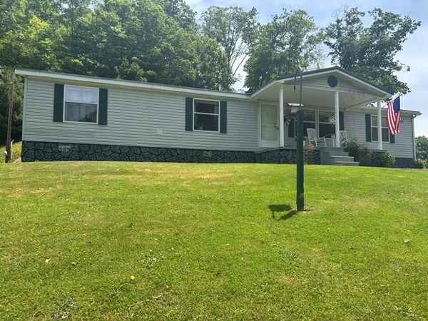 4396 Majestic Pt, SAULSVILLE, WV 25876