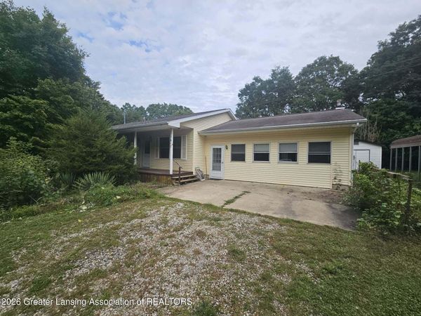1617 S Ionia Road, Vermontville, MI 49096