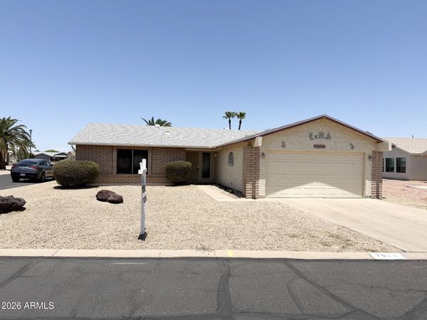 7904 E FLOSSMOOR Avenue, Mesa, AZ 85208