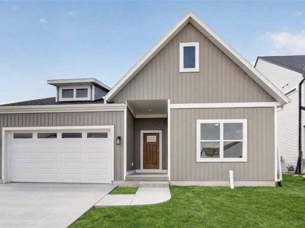 1275 Eisenhower Blvd, North Liberty, IA 52317