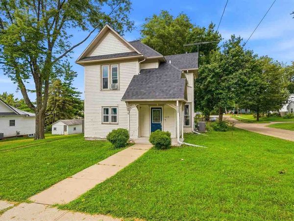 619 7th Ave, Wellman, IA 52356