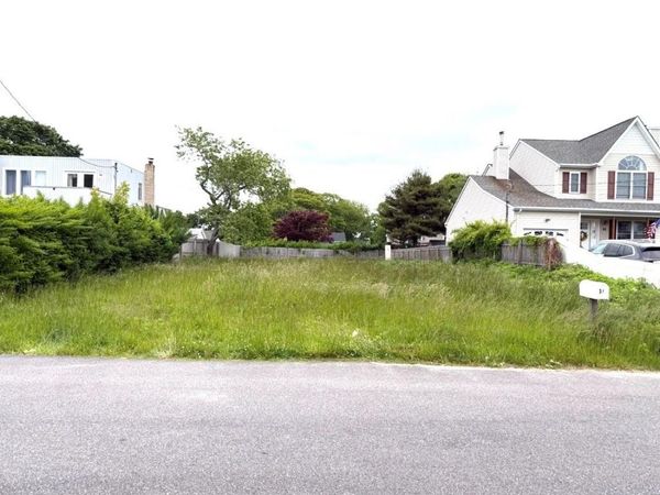 37 Seymour Drive , Shirley, NY 11967