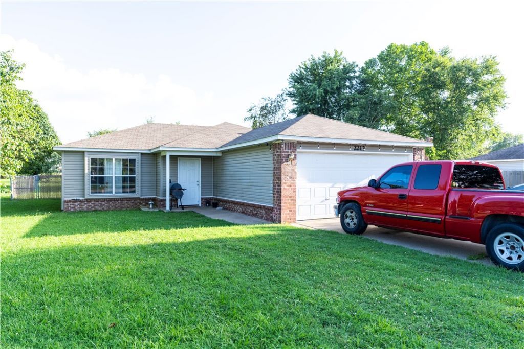 2213 Harvey Wakefield Avenue, Pea Ridge, AR 72751 Main Photo
