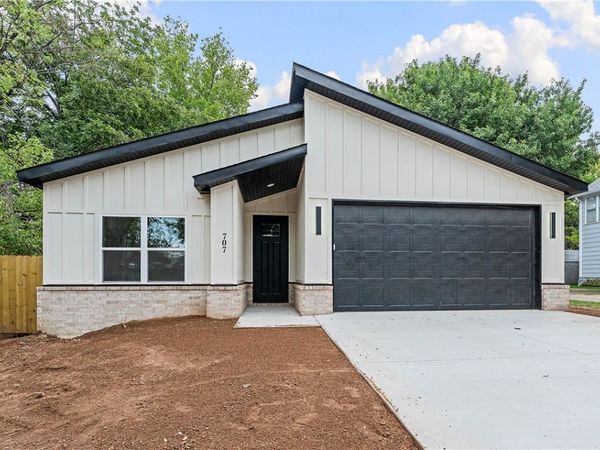 707 S Wright Street, Siloam Springs, AR 72761