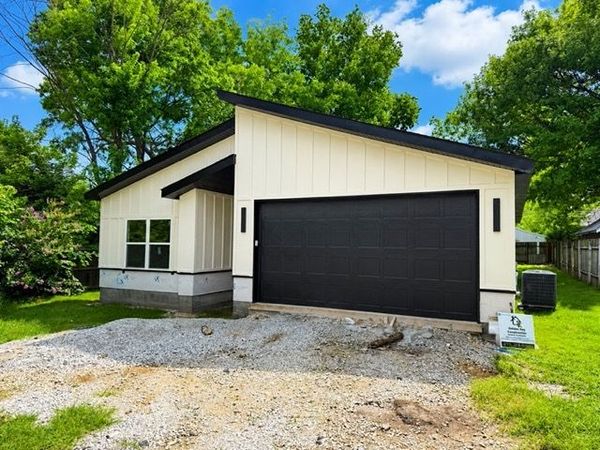 707 S Wright Street , Siloam Springs, AR 72761