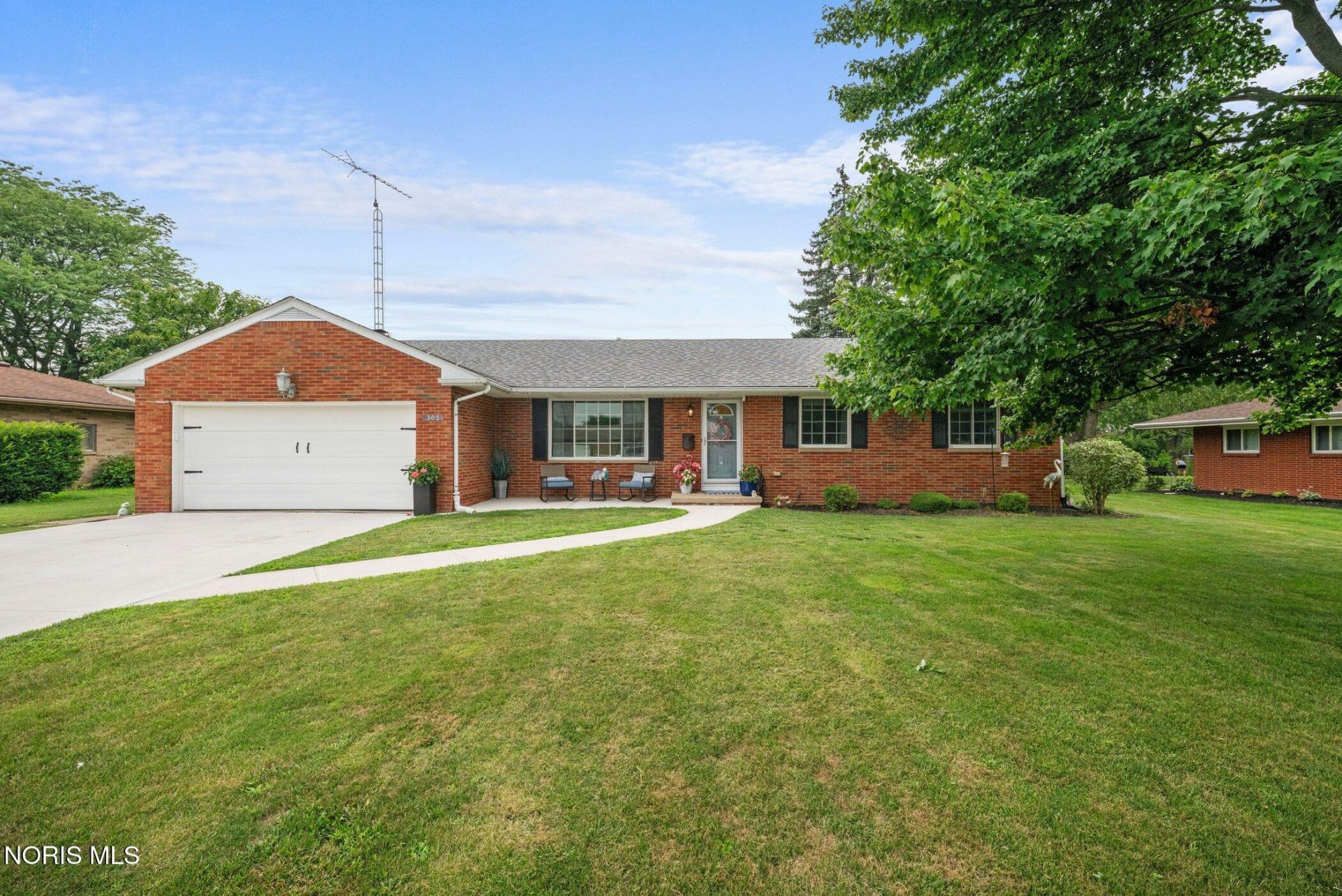 305 Parkview Drive, Walbridge, OH 43465 Main Photo