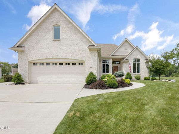 690 Ridge Lake Court, Perrysburg, OH 43551