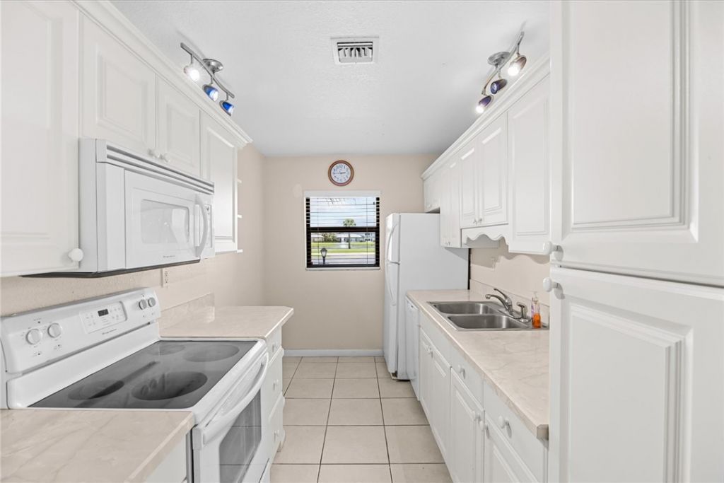 1758 Lakefront Boulevard, Unit B, Fort Pierce, FL 34982 Photo