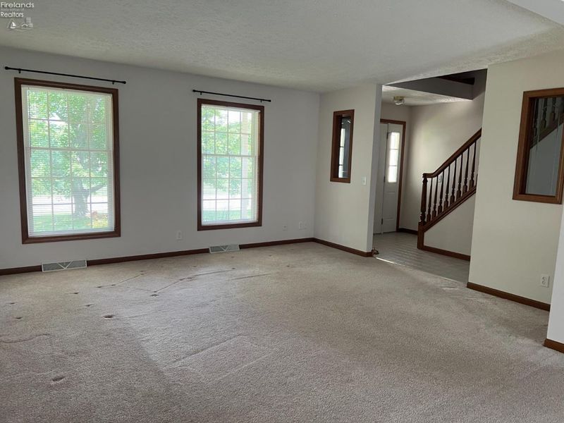 1013 Cherokee Crossing, Waynesfield, OH 45895 Photo 4