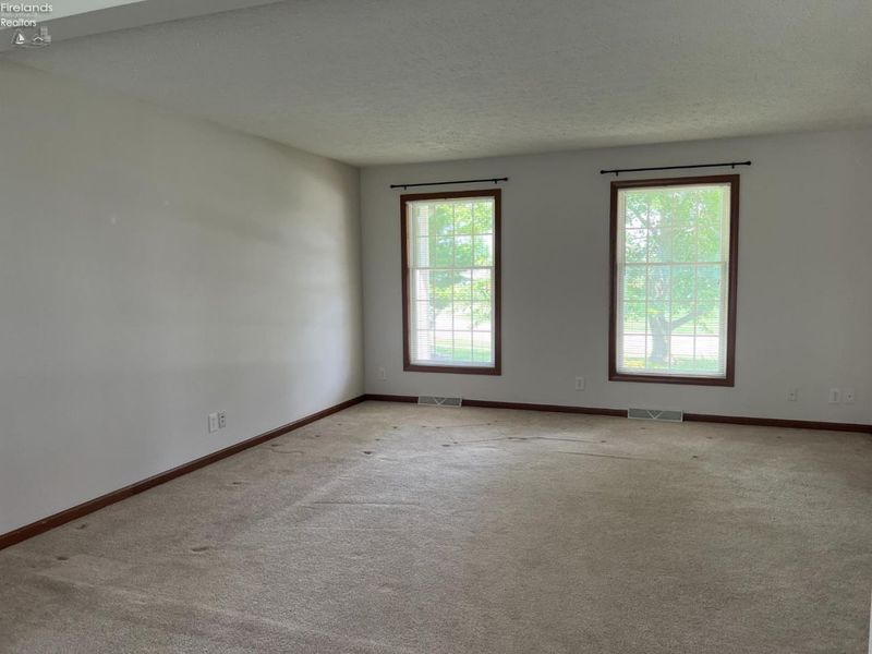 1013 Cherokee Crossing, Waynesfield, OH 45895 Photo 5