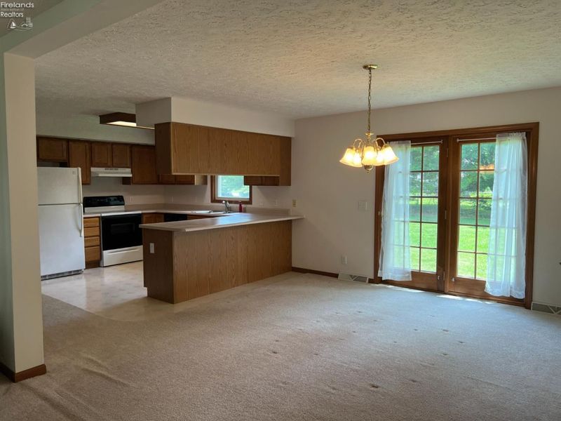 1013 Cherokee Crossing, Waynesfield, OH 45895 Photo 7