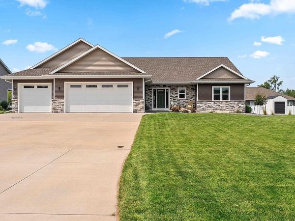 2066 FESCUE WAY, Suamico, WI 54313