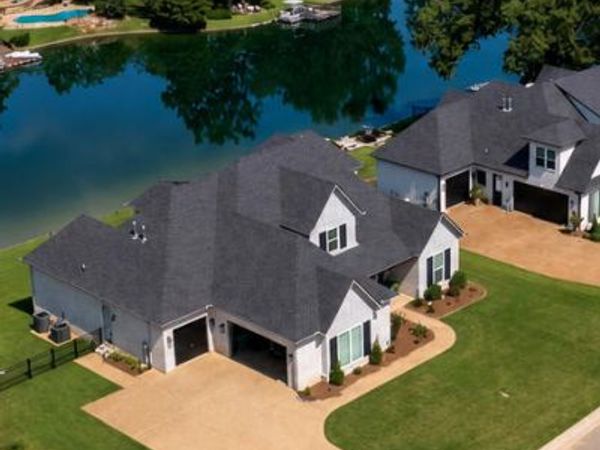 148 Lake Breeze Drive, Jackson, TN 38305