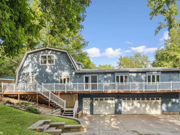 10552 Rolling Hills Drive, Burlington, IA 52601