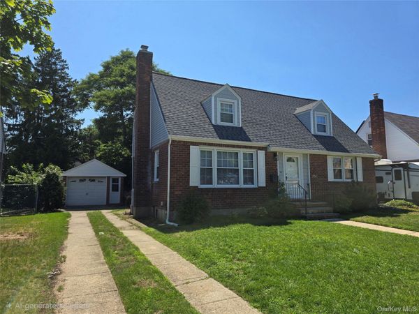 754 Park Lane S, Franklin Square, NY 11010