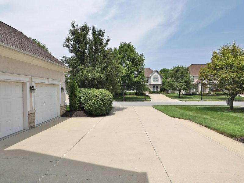 1021 Rutherglen Drive, Columbus, OH 43235 Photo 4