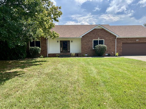 2758 Shepherds Ct , Woodlawn, TN 37191