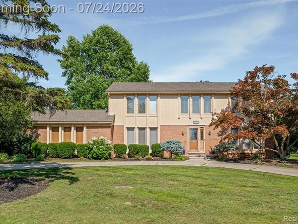 28824 Appleblossom Lane, Farmington Hills, MI 48331