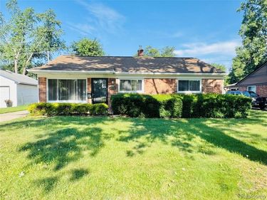 28701 Stuart Avenue , Southfield, MI 48076