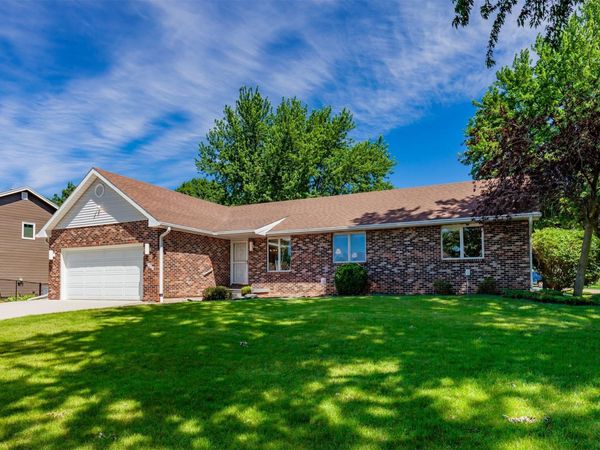2730 E Leach Avenue, Des Moines, IA 50320