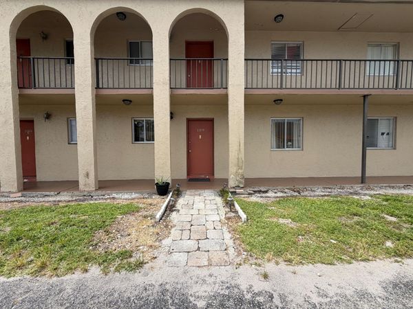 6112 Forest Hill Boulevard, Unit 109, West Palm Beach, FL 33415