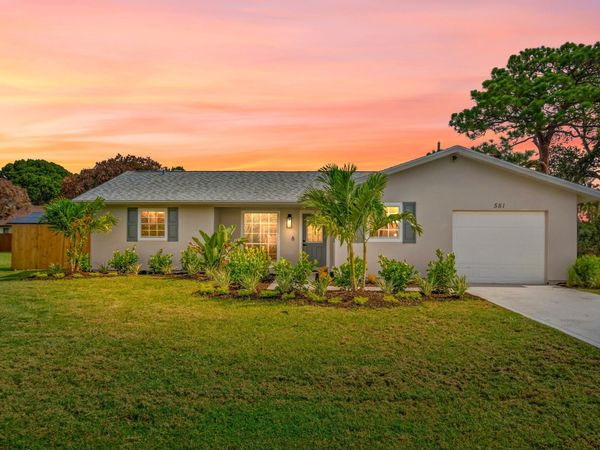 581 SE Crescent Avenue, Port Saint Lucie, FL 34984