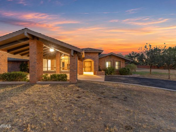 1821 E ELLIOT Road, Gilbert, AZ 85234