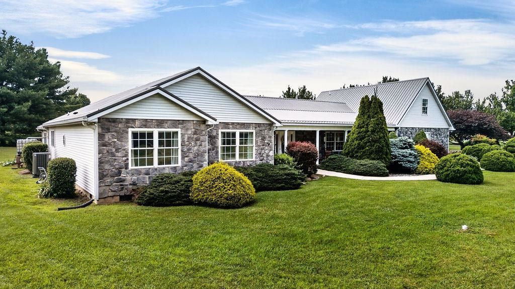 40A BRADFORD ST, SWOOPE, VA 24479