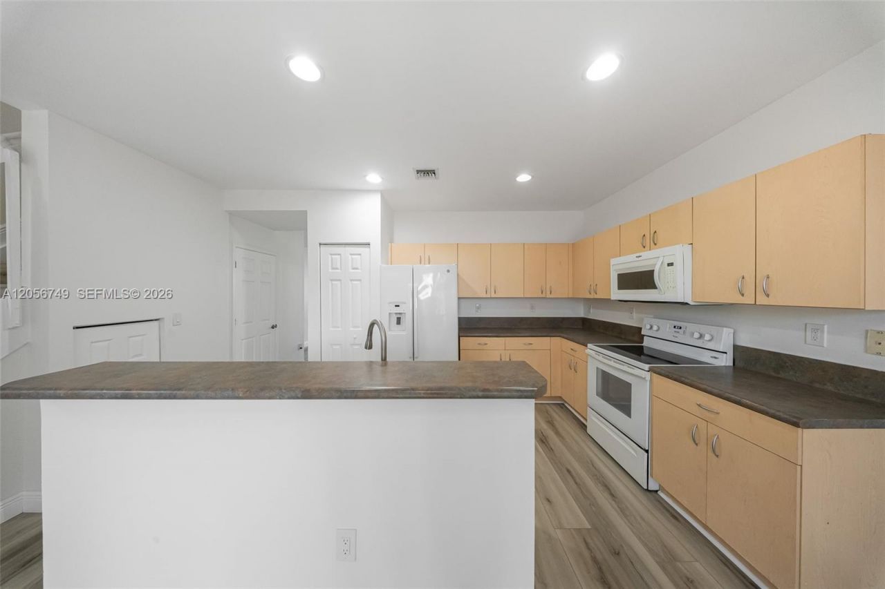 1037 NE 42nd Pl , Homestead, FL 33033 Photo