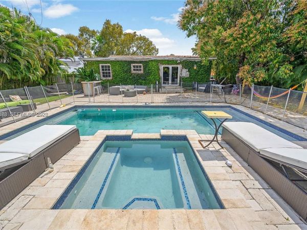 2427 SW 12th St , Miami, FL 33135