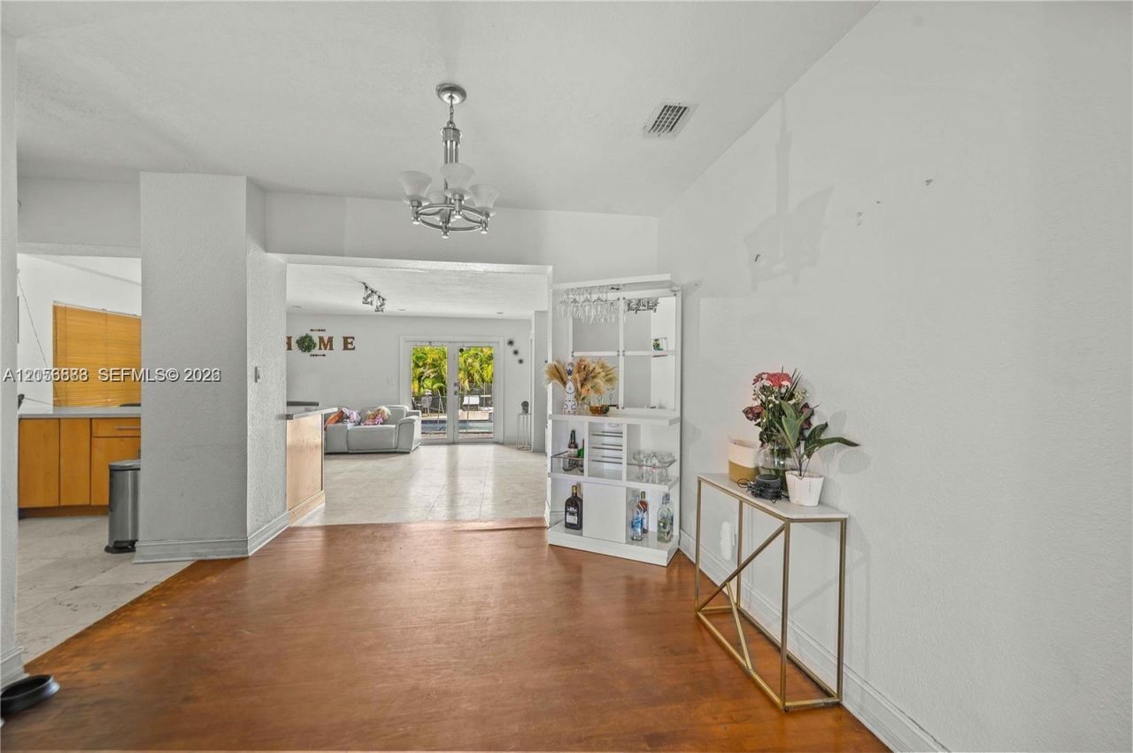 2427 SW 12th St , Miami, FL 33135 Photo