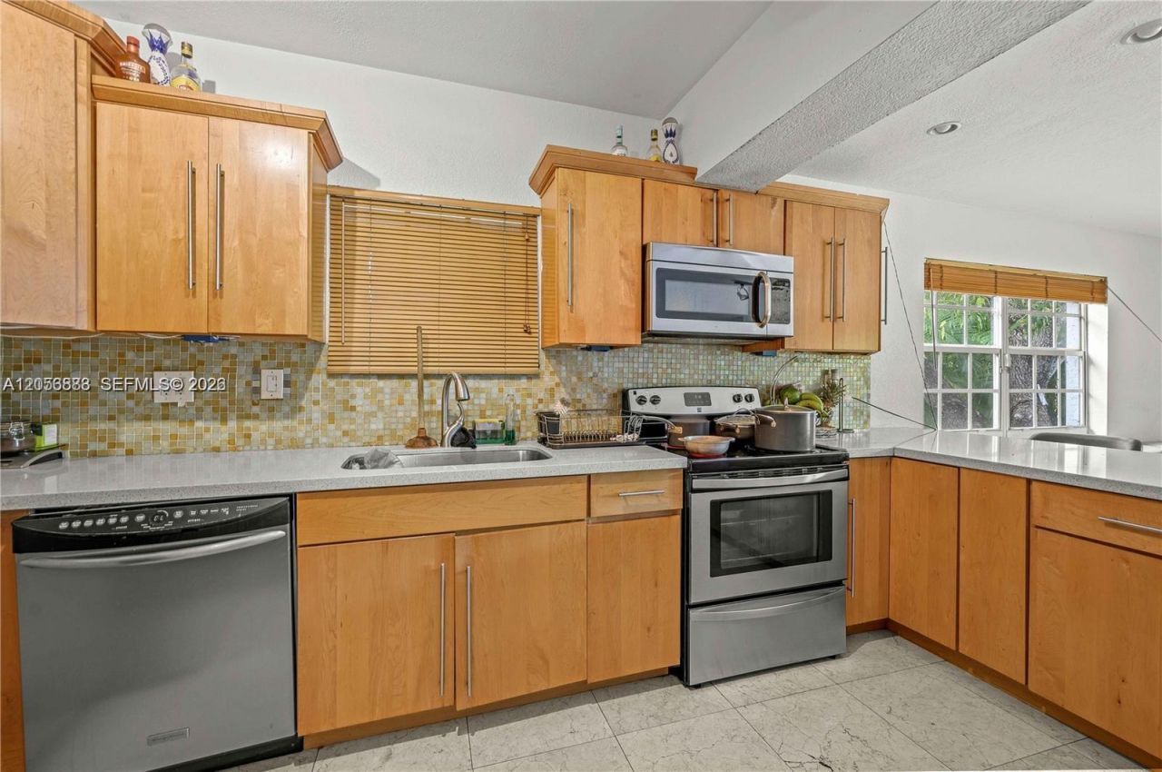 2427 SW 12th St , Miami, FL 33135 Photo